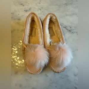 UGG women’s / big girls size 5 pink slippers/Moccasins new (without box)